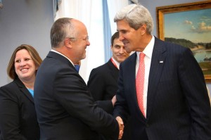 2013 m. rugsėjį ministras J. Olekas susitiko su JAV valstybės sekretoriumi J. Kerry (dešinėje).